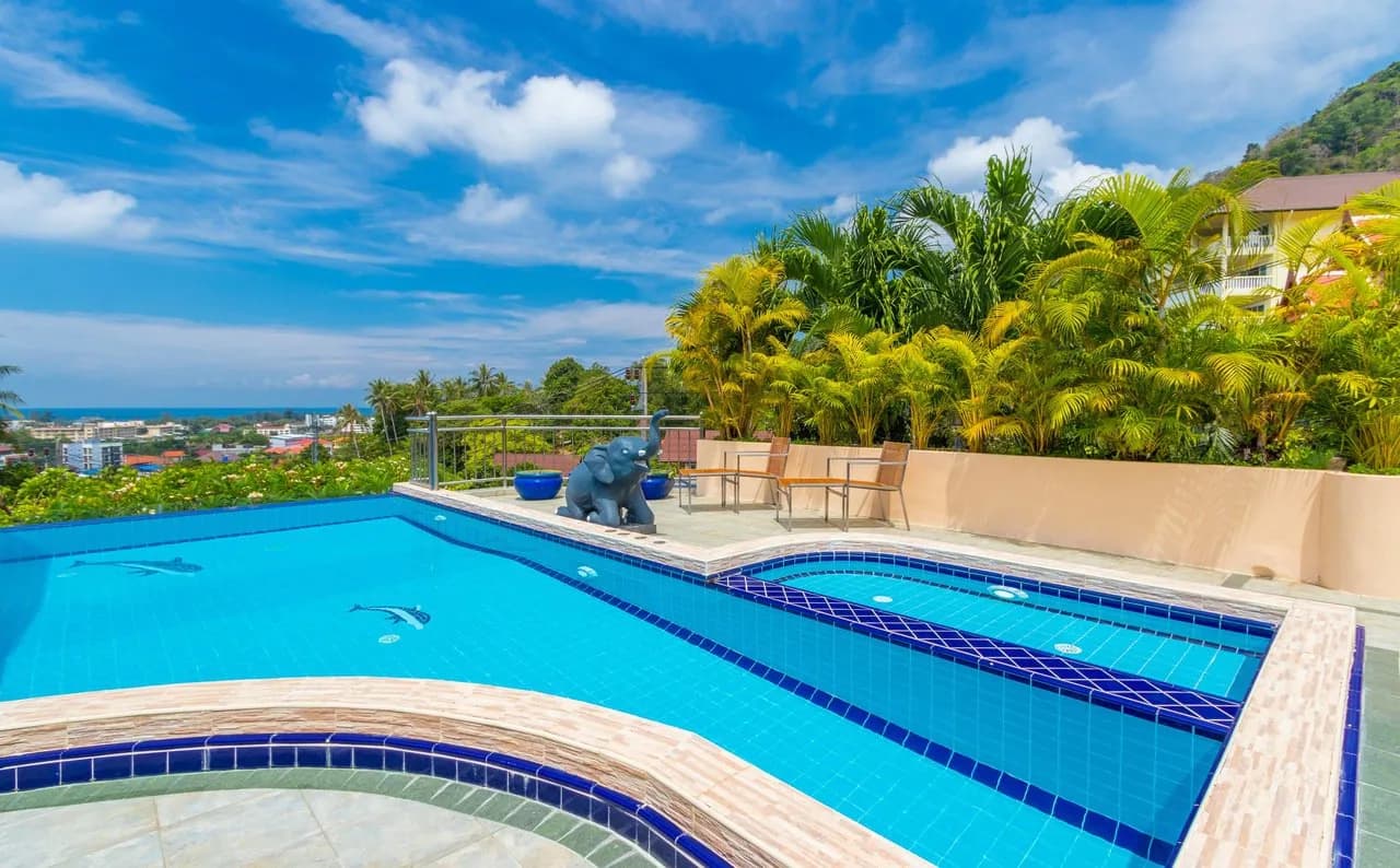 Infinity pool with sea views