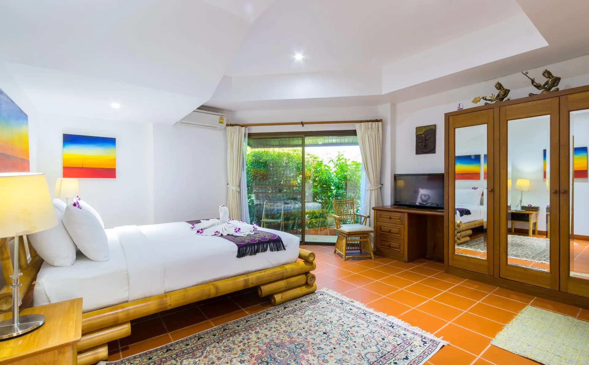 Guest bedroom