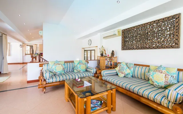 Spacious living room