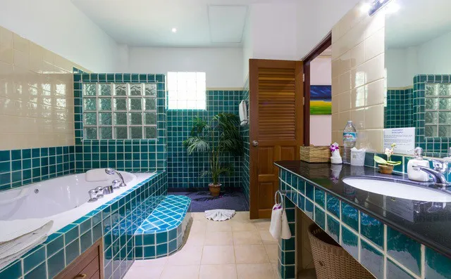 En-suite bathroom